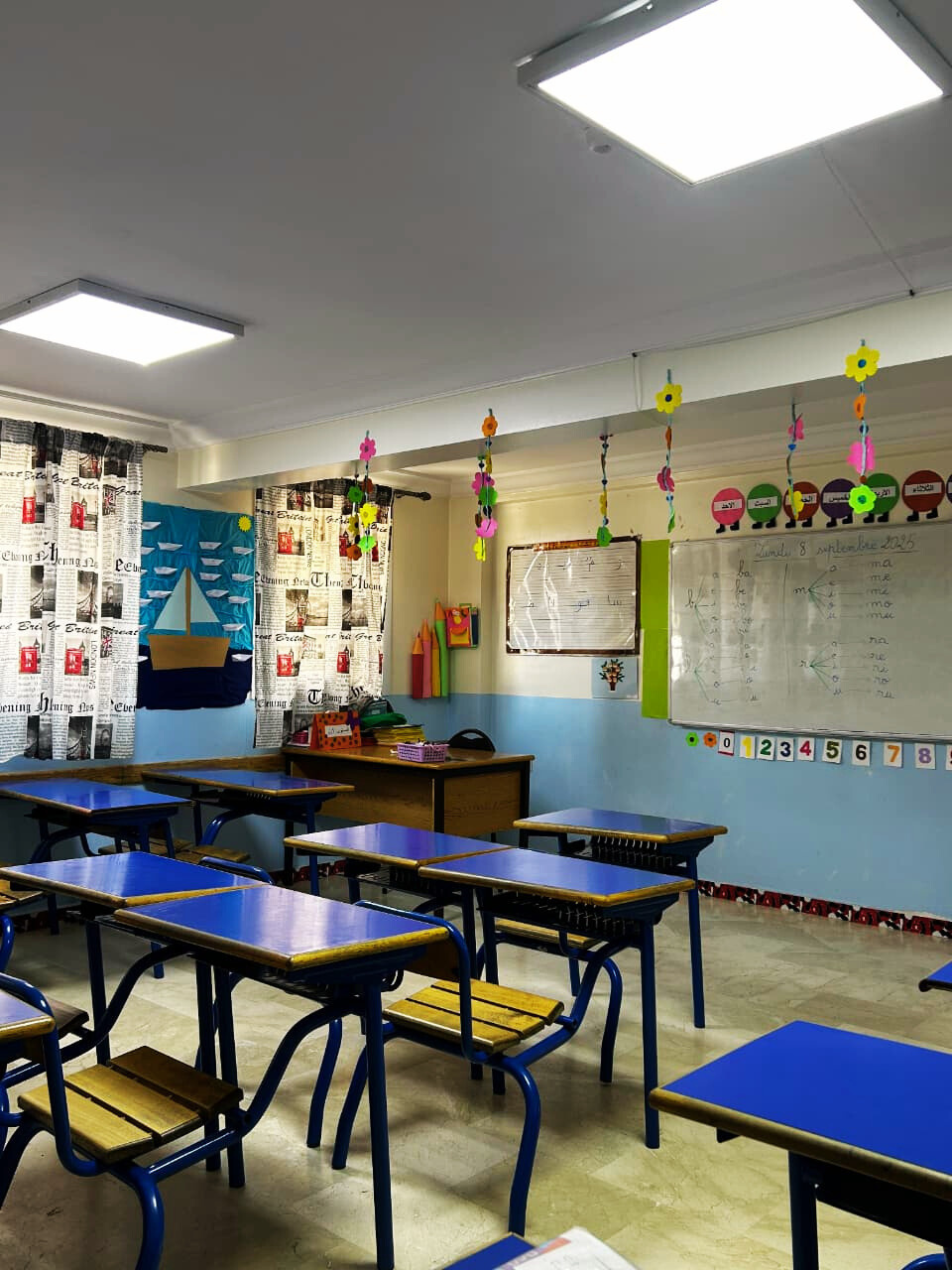 Salle de classe décorée et moderne du Groupe Scolaire Al Jisr à Meknès